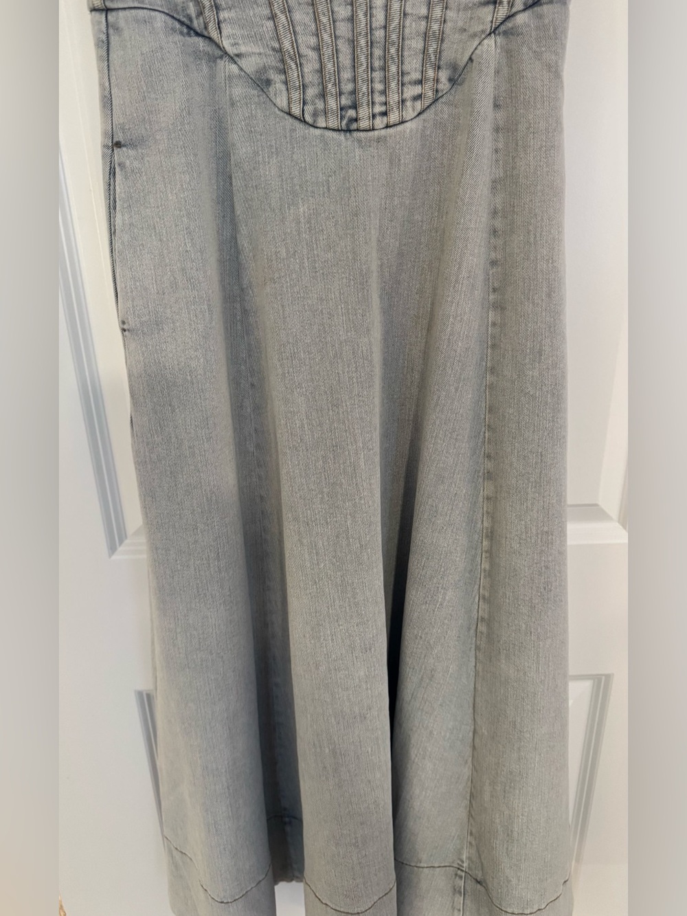 Like New! Bardot Light Wash Denim Corset Midi Dress/ Size 6 - Picture 6 of 9